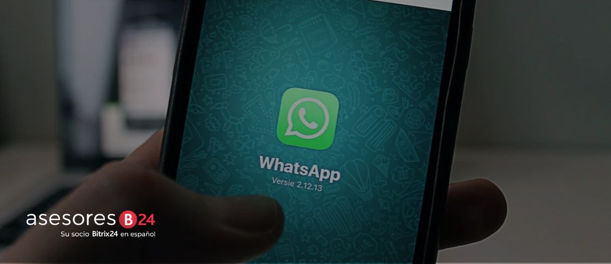 Teléfono con logo de WhatsApp